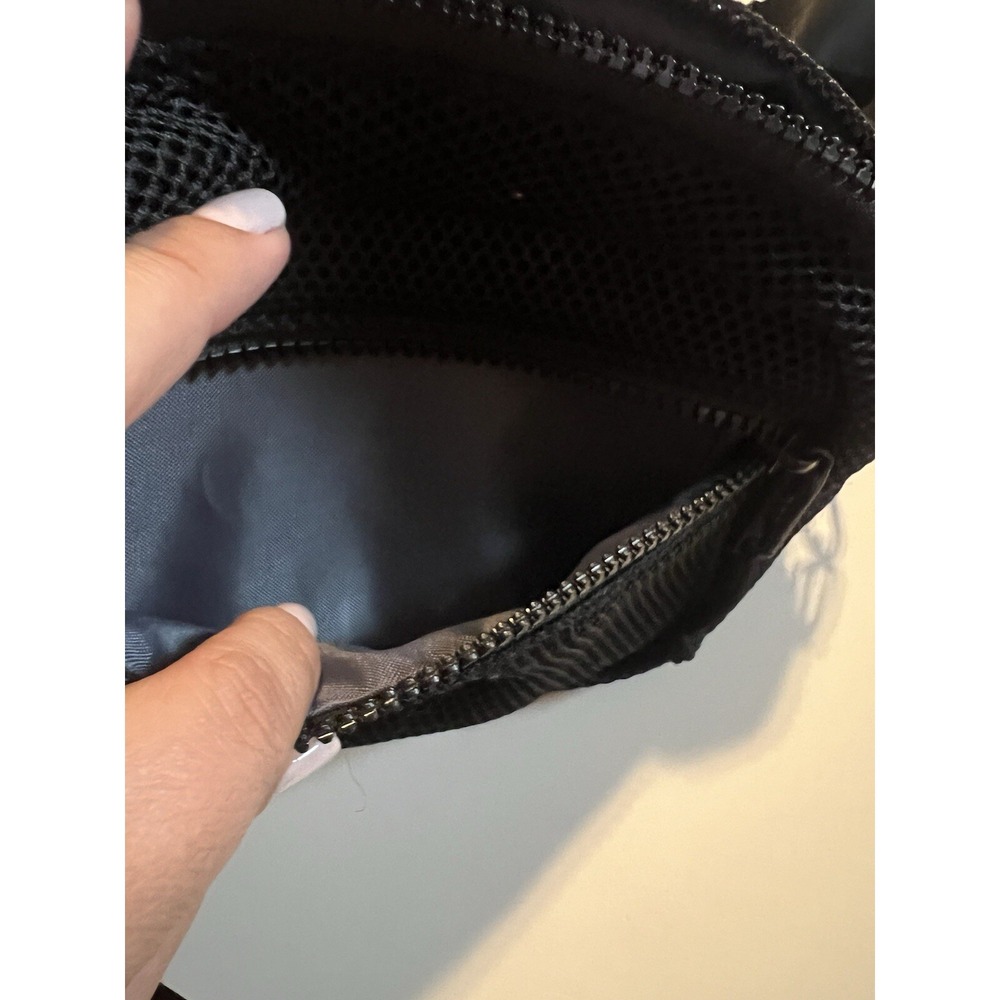Adidas Air Mesh Waist Pack Training Bag Fanny Pack Black New with Tag - Picture 2 of 6
